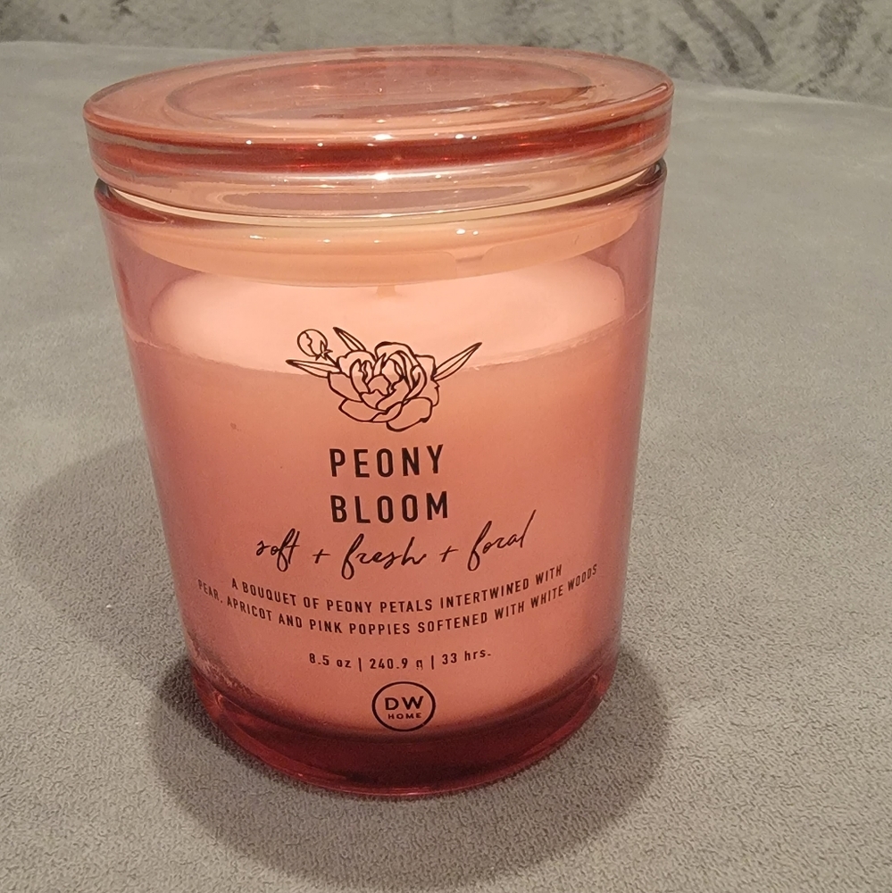 DW HOME Peony Bloom  scented candle 8.5oz NEW